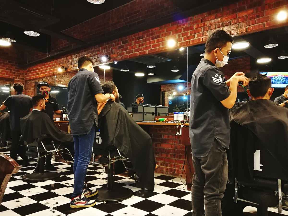 Ingin Buka Bisnis Barbershop 12 Alat Ini Wajib Kamu Miliki